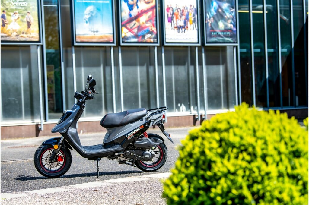 Scooter Mash Legend'r en ville