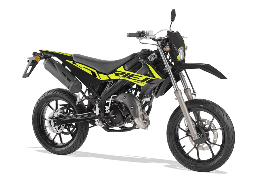 Moto Rieju MRT supermotard version jaune et noir