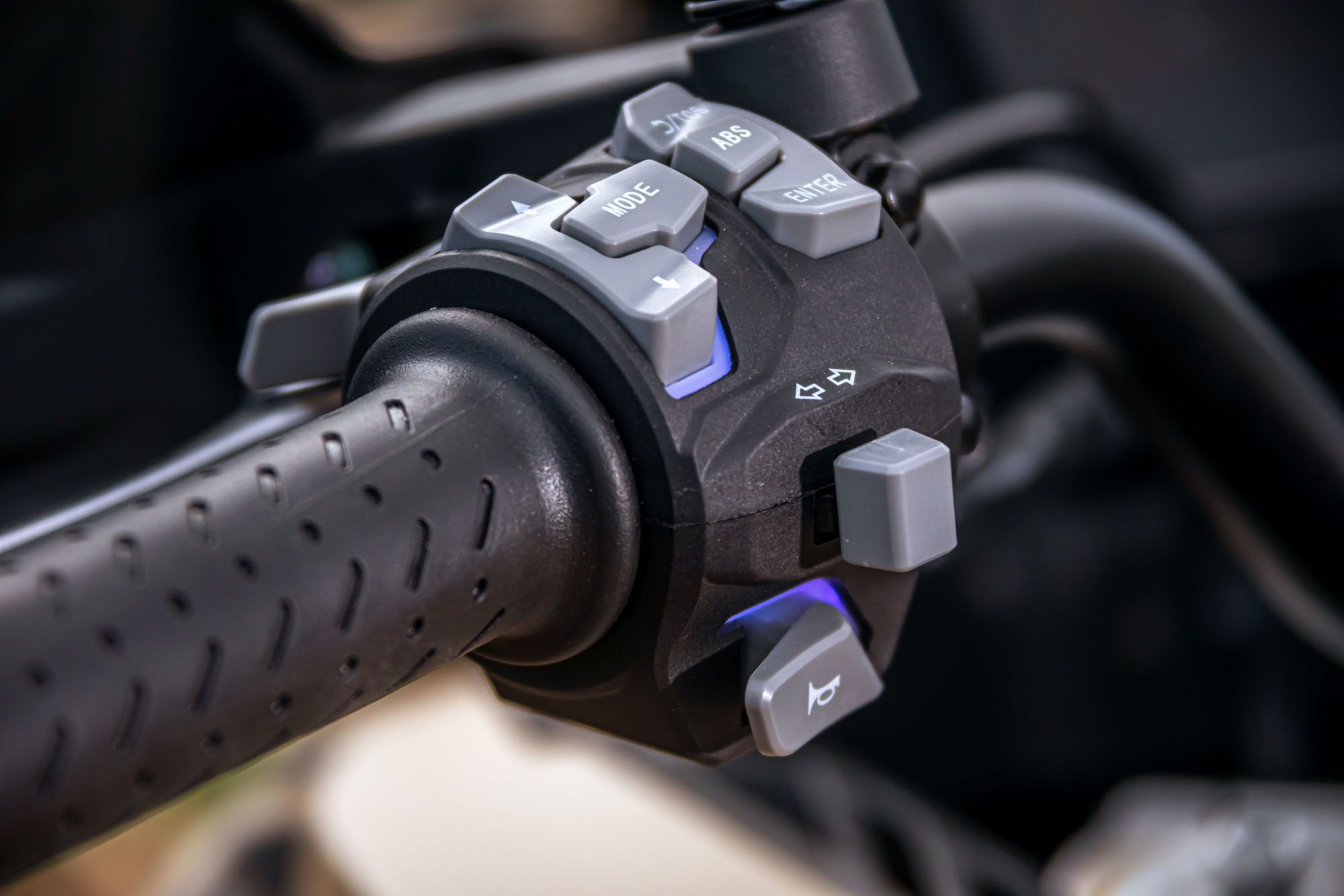 Moto Voge DS625X détail commodos gauches