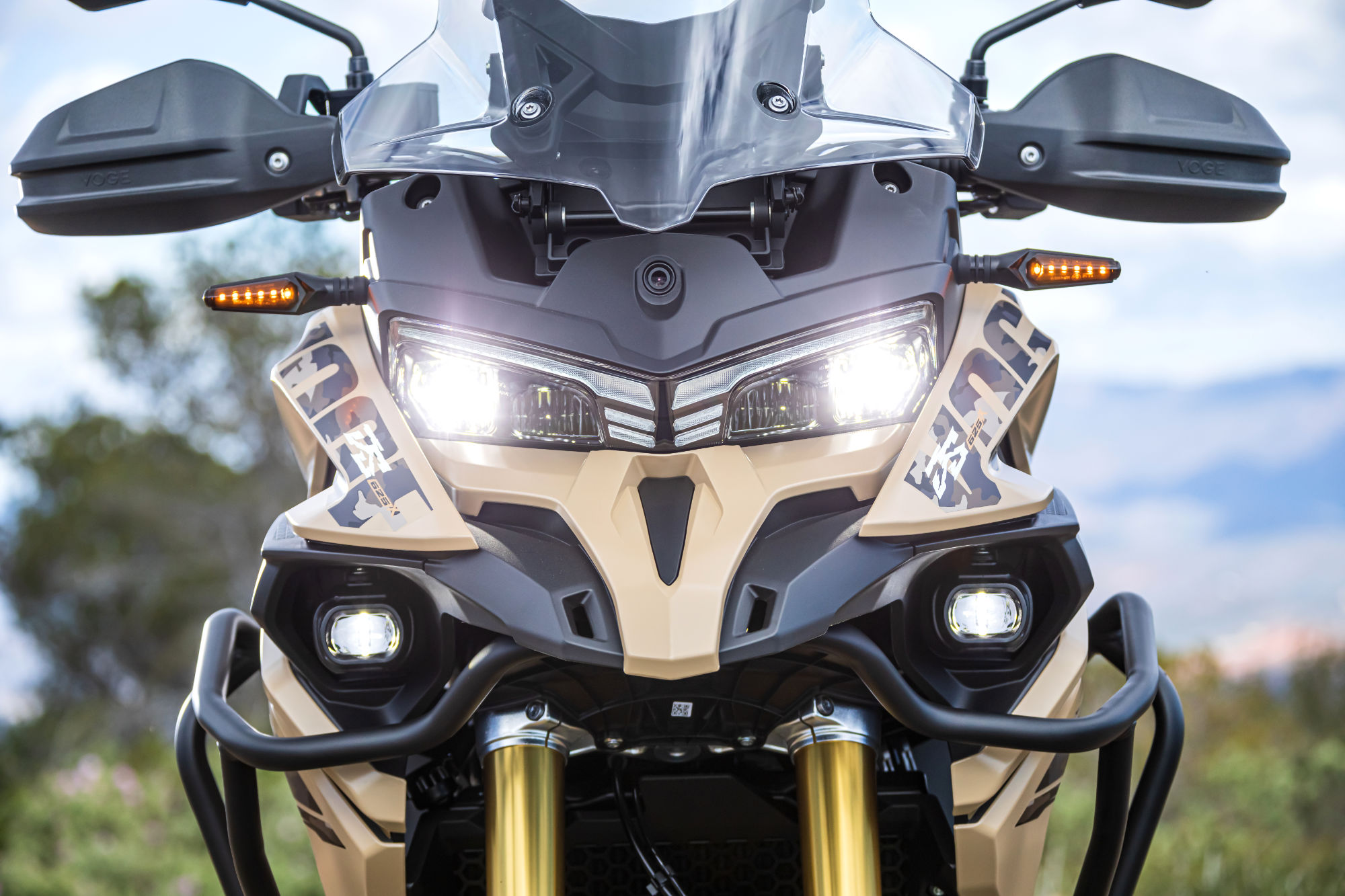 Moto Voge DS625X vue devant version beige