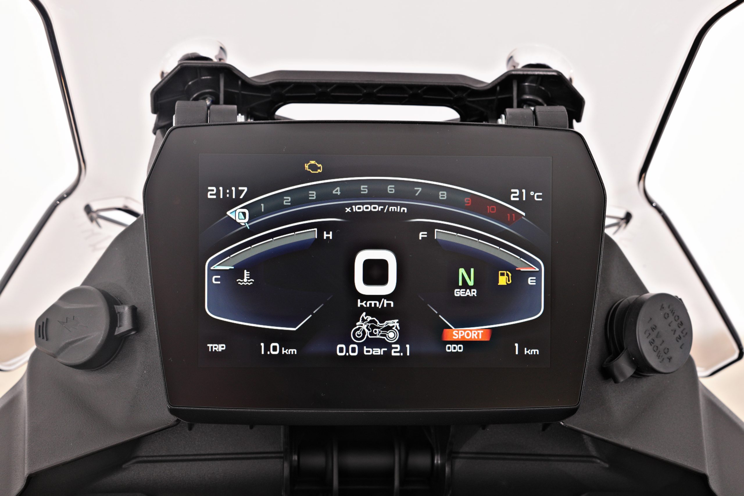 Moto Voge 900 DSX détail compteur
